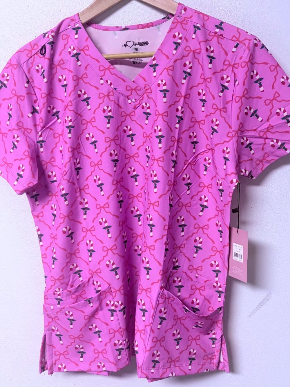 Festive 4-Pocket Christmas Nurse Scrub Top • Diamond Medical • Size M